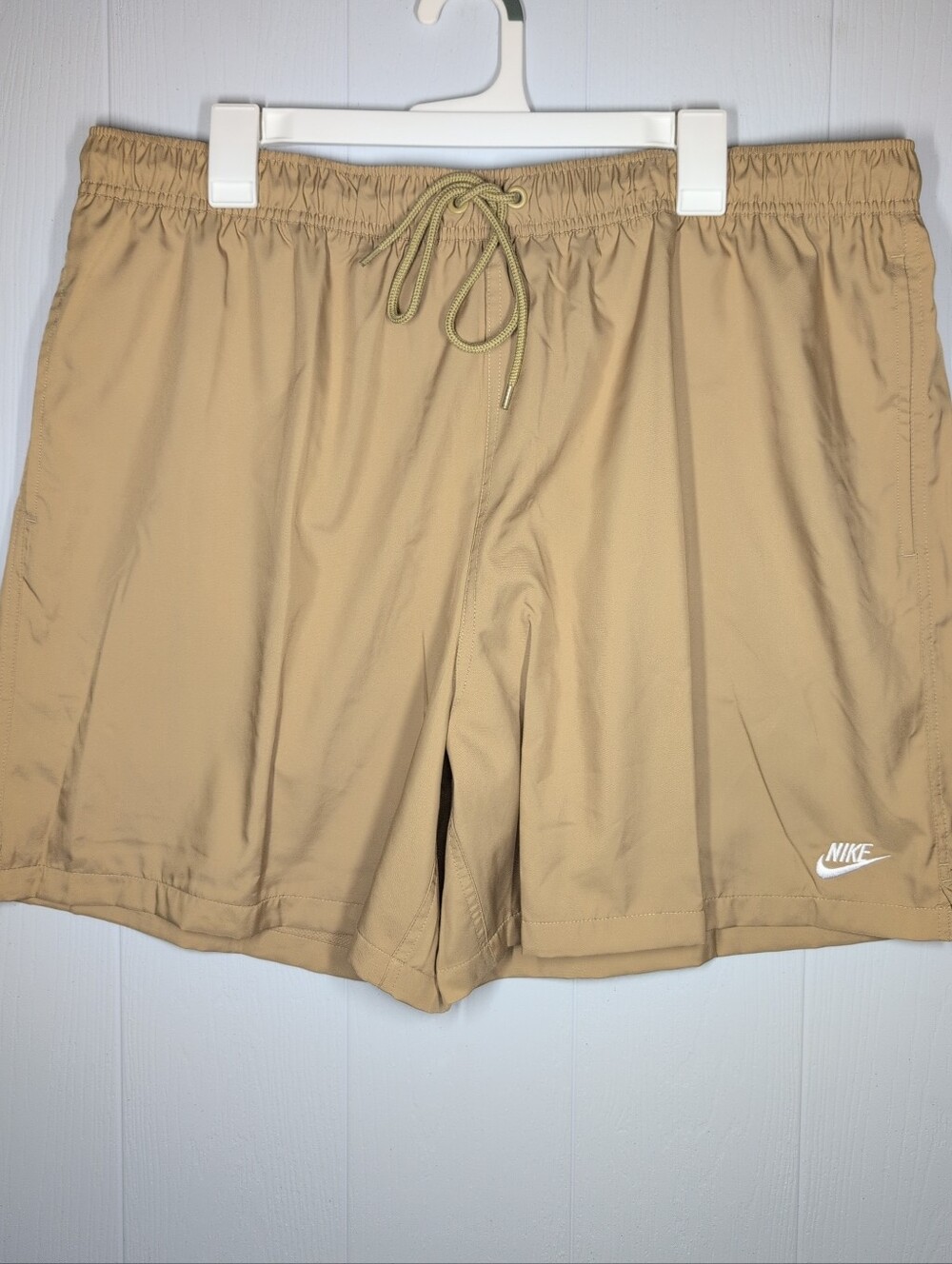 Nike Club Mens Woven Flow Shorts Parachute Beige Size XL Standard Fit FN3307-297